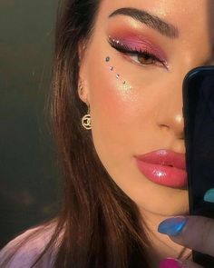 Rosa Make-up, Festival Glitter, Valentines Makeup, Beauty Make-up, Makijaż Smokey Eye, Makeup Eye Looks, Makeup Hacks, Creative Makeup Looks