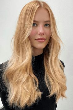 This rich honey blonde hairstyle shows off a warm, golden color that gives off a sun-kissed glow and depth. The softly falling waves add a bit of flair and motion, drawing attention to the many shades of the color. The smooth change from the deeper roots to lighter ends makes a natural-looking effect, making this an easy but - Click to see more of 33 Stunning Honey Blonde Hair Shades to Brighten Your Look and follow us for more hairstyle ideas. // Photo Credit: Instagram @michaelparamountbeauty Honey Roots With Blonde Hair, Natural Looking Strawberry Blonde Hair, Strawberry Blonde Roots To Blonde, Lemon Honey Hair, Sun Blonde Hair, Natural Golden Blonde Hair, Warm Light Blonde Hair, Light Warm Blonde Hair, Caramel Blonde Hair Honey