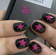 Punk Acrylic Nails Short, Emo Short Nails, Pink Black Nails, Stars Nails, Chappel Roan, Hippie Nails, Goth Nails