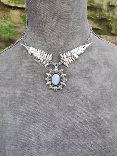 Enchanted fern leaf and moonstone choker necklace. So magical fantasy elven style. Extremely special and flattering. PLEASE read my shop announcement before placing an order so you know what to expect right now. Plus, when ordering from outside Europe, don't forget to provide a phone number for the courier to ensure the fastest and smoothest delivery. Magical leaf labradorite necklace: flashy blue labradorite necklace with leafy medallion, mystical perfect gift for old wise and wild sould who ar Ethereal Silver Moonstone Jewelry, Mystical Silver Choker Necklace, Silver Fantasy Choker Necklace, Silver Elven Jewelry For Festivals, Silver Elven Style Jewelry For Festivals, Silver Moonstone Necklace For Festivals, Moonstone Choker, Elven Style, Elven Necklace