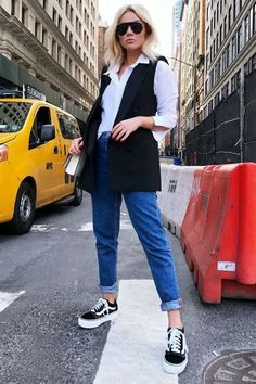 Outfits Con Jeans, Casual Chic Outfits, Sleeveless Blazer, Outfit Mujer, Classy Work Outfits, Black Vest, Casual Chic Outfit