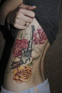 finger tattoo # gun # tattoo # emmy Skull And Roses Tattoo, Tattoo Hip, Skull And Roses, Roses Tattoo, O Tattoo, Hawaiian Tattoo, Incredible Tattoos, Side Tattoos, Hip Tattoo