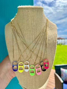 The outerbanks inspired soda cap necklace!!  This necklace is cute and simple and perfect for all the Sarah Cameron lovers.  18inch 18K gold plated box chain with and 18K gold plated soda cap that has colorful details!⭐️ Soda Cap Necklace, Rodeo Jewelry, Sarah Cameron, Shark Tooth Necklace, Tooth Necklace, Diy Bracelet Designs, Birthday Wishlist, Western Jewelry, Shell Earrings