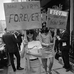 O Penteado Fácil que Conquistou as Celebs » STEAL THE LOOK Black And White Photo Wall, Mary Quant, Dior Forever, Black And White Picture Wall, Fashion Revolution, Black And White Aesthetic, 1960s Fashion, Elba