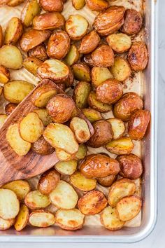 Oven roasted potatoes. Recipe With Red Potatoes, Easy Oven Roasted Potatoes, Oven Roasted Potatoes Easy, Red Potato Recipes, Best Side Dish, Potatoes Easy, Oven Roasted Potatoes, Roasted Potato Recipes, Gold Potatoes