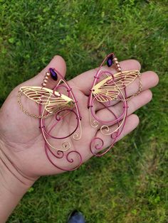 Butterfly Wings Dark Pink and Gold. You will receive a right and a left with this order. This is made to order in 3 to 5 business days of purchase. Elf ear cuffs are lightweight, stylish and one size fits all. You'll find a pair that is suitable for any event be at the Renaissance Fair, a fairy festival, or just a fun night out on the town! All Elf Ear Cuffs are made with artistic wire, silver plated non-tarnish copper, Nickel free. All Cuffs come as a set and easily fit any size ear by gently a Adjustable Pink Jewelry For Cosplay, Handmade Fairycore Ear Cuff As Gift, Handmade Whimsical Jewelry For Cosplay, Whimsical Handmade Jewelry For Cosplay, Handmade Elven Earrings For Gift, Ear Cuff Diy, Elf Ear Cuff, Papillon Rose, Wood Elf