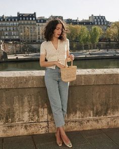 Timeless Romantic Style, Ingenue Casual Outfits, French Summer Style Parisian Chic, Soft Classic Celebrities, Romantic Ingenue Style, French Street Style Summer, Ingenue Outfits, Style Chic Parisien, Feminine Vintage Style