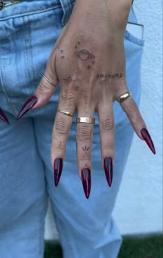 finger tattoos, tattoo idea, mini tattoos, small tattoos, cool girl aesthetic, almond nails Trendy Classy Nails, Red Nail Theory, Nail Theory, Kutek Disney, Hand And Finger Tattoos, Dark Red Nails, Wine Nails, Maroon Nails, Red Acrylic Nails