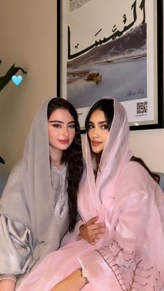 Hijabi Influencer, Bride Dupatta, Makeup Arab, Arab Princess, Dubai Women Fashion, Sabyasachi Collection, Dubai Women, Hijab Designs, Red Dresses Classy