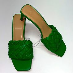 H& M Green Women’s Sandals Shoes Sz 5 New Casual Green Heels With Heel Strap, Green Sandals With Padded Low Heel, Green High Heel Mules For Summer, Casual Sandals With Padded Low Heel, Casual Green Low Heel Heels, Green Low Heel Sandals For Spring, Green Open Heel Mules For Summer, Green Closed Toe Heels For Vacation, Summer Green Open Heel Mules