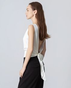 Type: Women's Backless Tie Top.Material: 19 Momme Luxury Mulberry Silk.Details: Classic Solid Color, Designed Open Back&Back Tie, Regular Fit. Introducing our sleeveless silk women's top, designed with a round neckline and a daring open back featuring two ribbons that can be tied into a charming bow at the lower back. At first glance, it appears to be a simple sleeveless silk shirt, perfect for parties or events. However, the open back design, coupled with the delicate bow detail at the lower ba Back Open Blouse, Open Blouse, Knotted Top, Blouse Sleeveless, Top Round, British Indian, Tie Top, Back Design, Silk Shirt