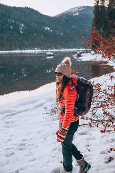 Winter Hiking Gear and Clothes - The Wandering Queen Hiking Outfits Winter, Winter Hiking Gear, Winter Hiking Boots, Hiking Style, Hiking Outfit Fall