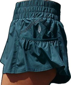 Green Casual Gym Skort, Casual Green Gym Skort, Sporty Green Skort For The Gym, Casual Green Skort For Gym, Green Stretch Skort For Gym, Athleisure Workout Skort With Pockets, Workout Skort With Short Inseam And Pockets, Casual Yoga Skort Short Length, Casual Summer Yoga Skort