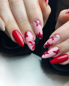 Noche Buena Nails, Floral Christmas Nails, Christmas Nails Poinsettia, Christmas Poinsettia Nails, Poinsetta Nails Nailart, Pointsettia Nails, Christmas Floral Nails, Poinsettia Nails Design, Pointsetta Nail Design