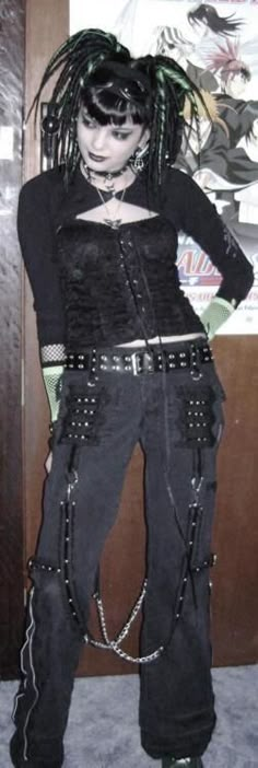 Goth 2000s Fashion, 80s Emo Fashion, Industrial Goth Fashion, Crunchy Beans, Early 2000s Goth, Industrial Fashion, Industrial Goth, Goth 2000s