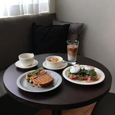 a table topped with two plates of food