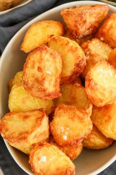 Best Air Fryer Roasted Potatoes, Airfry Roast Potatoes, Air Fryer Roasted Potatoes Recipes, Roast Potatoes Air Fryer, Air Fryer Roast Potatoes, Air Fryer Potatoes Baked, Airfryer Roasted Potatoes, Roast Potatoes In Air Fryer, Crispy Potatoes Air Fryer