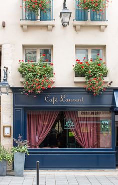 Left Bank Jazz Café Laurent - Every Day Paris Outdoor Ordering Window Cafe, French Bistro With Mirror, Outdoor Cafe French, French Cafe Exterior, Bistro Exterior, Jazz Playlist, Paris Door, Cafe Exterior, Paris Kitchen