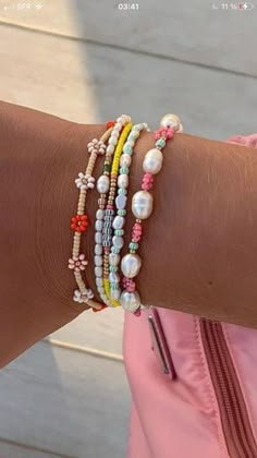 Striped Beads Necklace, Cute Summer Beaded Bracelets, Beach Beaded Bracelets Ideas, Summer Beaded Jewelry Aesthetic, Aesthetic Summer Jewelry, Cute Beach Accessories, Beach Bead Bracelet, Beaded Jewelry Inspo Aesthetic, Beaded Bracelets Beach