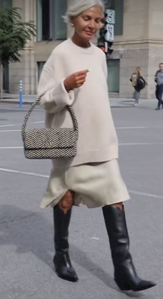 Grace Ghanem, Grece Ghanem, New Look Clothes, Midlife Fashion, Clothing Guide, Street Style Inspiration, Casual Street Style, Puglia, Cool Street Fashion