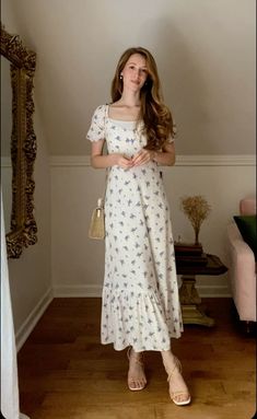 Fit And Feminine, Feminine Outfits Dress, Romantic Feminine Style Outfits, Body Types Outfits, Skirt Outfit Inspo Aesthetic, Vestidos Aesthetic Vintage, Romantic Look Outfit, Italian Capsule Wardrobe