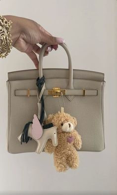 Women's Bags By Usage, Women's Bags By Shape, Early Fall Outfit, Winter Outfits Women, Luxury Lifestyle, Miu Miu, Travel Bags