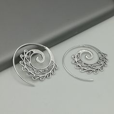 Sterling silver Indian style spiral hoops. Dimensions: 27 mm Weight: 4.3 gm Price listed is for ONE PAIR. These earrings are made of 925 hypoallergenic sterling silver. Please note this price is for ONE PAIR only. All my pieces are sent in a gift box. I can include a personal message from you if needed Please feel free to contact me with any questions geeta_rattan@hotmail.com ♥♥ Thanks for browsing ONE YELLOW BUTTERFLYY... You are welcome to contact me at... bhavnakwintra1956@gmail.com For more Silver Spiral Hoop Earrings In Metal, Silver Spiral Hoop Earrings With Ear Wire, Silver Spiral Hoop Earrings Nickel-free, Nickel-free Silver Spiral Hoop Earrings, Hoops Silver, Evil Eye Earrings, Thread Earrings, Eye Earrings, Bohemian Earrings