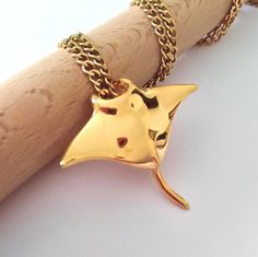 ★ Manta Ray Pendant ★  Handcrafted Manta Ray pendant/necklace for Men and Women. * Materials/Finishes ➤ Silver 925 ➤ 24K Gold Plated over Silver 925 * Dimensions ➤ ~ 4.1 x 3.5 x 1.1 cm (~ 1.6 x 1.4 x 0.4 inches)/Chain hole diameter for up to ~ 3.0 mm (~ 0.1 inches) Chain * Weight: ~ 17 grams (in Silver 925) ----------------------------------------------------------------------------- IMPORTANT NOTES: ----------------------------------------------------------------------------- ➤ When buying from Ray Fish, Noreena Jasper, Bluefin Tuna, Fish Jewelry, Manta Ray, Precious Jewels, Mothers Necklace, Jasper Pendant, Necklace For Men