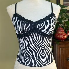 Shein Zebra Print Top With Black Lace Trim. Adjustable Straps. Never Worn. Size Small. Short Tank Tops, Pink Zebra Print Shirt, Zebra Clothes, Zebra Print Outfits, Mini Loafs, Zebra Print Tank Top, Y2k Zebra Print, Zebra Print Clothes, 2000s Fashion Inspiration