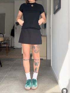 Skirt And Adidas Outfit, Sporty Black Skirt Outfit, How To Wear A Black Mini Skirt, Gazelle Skirt Outfit, Salcedo Outfit, Black Workout Skirt Outfit, Adidas Mini Skirt, Black Skirt With Sneakers Outfit, Tshirt And Miniskirt Outfit