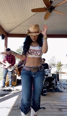 India Love Cowgirl Outfit, Black Woman Country Outfits, Rodeo Jeans Outfit, Cowgirl Hat Outfit Black Women, Cowgirl Hat Black Woman, Western Wear Black Women, Fits With Cowgirl Boots, American Western Aesthetic, Cowboy Carter Aesthetic Outfit