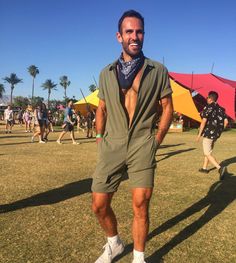 325 mentions J’aime, 33 commentaires - Joe Fazzio (@foejazzio) sur Instagram : "thanks @monkeyforsallie for the #joechella jumpsuit #mrturkjumpsuit #mrturk" Khadi Dresses, Hangout Fest, Rave Outfits Men, Coachella Style, Festival Fits, Picnic Outfit