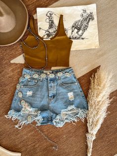 Earthy Country Outfits, Ccmf Outfits 2024, Summer Concert Outfit Ideas Casual, Country Outfits For Summer, Country Outfit Summer, Western Summer Outfits Women, Texas Outfits Summer, Western Outfits Summer, Summer Outfits Western