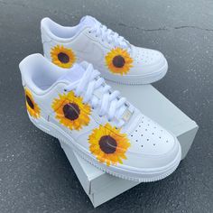 Feel warm and bright with our new Sunny Sunflower AF1s!Most other AF1 designs only have a couple of sunflowers on each shoe. But we are able to offer you more design and style for each shoe with custom hand painted heel touches!Each shoe has 5 sunflowers shinning all around the Air Force 1. That comes out to 10 stunning and brightly colored sunflowers per pair. Each shoe has three sunflowers on the outside panel and two sunflowers on the inside panel.The Nike Air embroidery on both heels are han Air Force 1 Sunflower, Colored Sunflowers, Sunflower Shoes, Hand Painted Heels, Nike Shoes Boys, Custom Nike Air Force 1, Custom Nike Air Force, Butterfly Shoes, Heel Touches