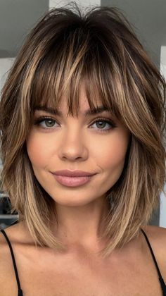 Sleek Short Layered Haircuts Ideas for Textured Bob with Layers 🎭 Shaggy Bob With Bangs, Shaggy Bobs, Short Layered Haircuts For Women, Short Haircuts Fine Hair, Woman Haircut, Bob With Layers, Short Layered Bob, Sleek Short Hair