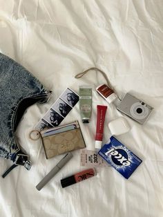 Inside Purse, Apple Watch Fashion, Handbag Essentials, In My Bag, Girly Bags, What In My Bag