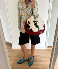 Loewe Basket Bag Outfit, Basket Bag Outfit, Loewe Basket Bag, Uniform Display, Cold Fashion, Bag Outfit, Japanese Street Fashion, Google Assistant