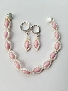 Soft pink and Ivory, this bracelet set is Elegant and Dainty. Such a Lovely simple accessory. Just the Perfect gift for any occassion. Sure to be admired and easy to put on with it's magnetic clasp. Quality materials, patiently and meticulously crafted by Multi-Media artist Linda Laverty aka Seahorsemagic. Ombre Bracelet, Gold Pearl Bracelet, Coos Bay, Druzy Bracelet, Halloween Bracelet, Gold Bracelet Set, Bohemian Bracelets, Dainty Bracelet, Beaded Jewellery