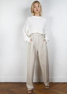 Trouser Outfit, Beige Pants, Linen Blend Pants, Pleated Trousers, Tapered Trousers, Professional Attire, Pleated Pants, Linen Trousers, Clothing Hacks