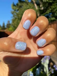 Opi Glitter Dip Powder, Short Oval Nails Sparkle, Sparkly Nails Summer, Periwinkle Nails With Glitter, Sparkly Periwinkle Nails, Short Blue Sparkly Nails, Pale Blue Sparkle Nails, Light Blue With Glitter Nails, Gel Nail Designs Sparkle