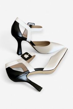 Unleash your inner fashionista with our stunning Gatsby Black & White Pumps. Handmade in Italy with luxurious Italian leather, these pumps are a sophisticated addition to your wardrobe. The elegant black and white tones are sure to make a statement wherever you go. The pointed toe and adjustable buckle closure at the ankle ensure a comfortable and secure fit, while the 4.5" sculptural heels adds a touch of luxury. With a leather lining, padded leather insole, and leather outsole, these pumps off Sculptural Heels, Black And White Pumps, Elegant Pumps, Pretty Skin Care, Pretty Skin, Plus Size Designers, White Pumps, Dress Gift, Luxury Dress