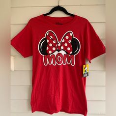 Disney Minnie Mouse Mom Red T-Shirt Nwt Size Small New With Tags 100% Cotton One Tag At Neck Looks Like It May Have Been Cut Out. Perfect T-Shirt For A Day At Disney World Or Disneyland Or Just Because You Love Mickey And Minnie Mouse. Approximate Flatley Measurements: Pit To Pit 17 1/2 Inches, Length 20 1/2 Inches . Red Cotton T-shirt With Cartoon Print, Red Disney Crew Neck Top, Minnie Mouse Cotton T-shirt, Cotton Minnie Mouse T-shirt With Short Sleeves, Red Character Print Top, Cotton Minnie Mouse Short Sleeve T-shirt, Red Short Sleeve Top With Mickey Mouse, Minnie Mouse Graphic Tee Short Sleeve, Red Disney Graphic Print Top