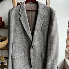 Description - Charcoal Grey Herringbone, 2 Button (Original), Center-Vented Harris Tweed. Excellent Shape! Size 44r Fabric Wool Shoulder To Shoulder 19.5'' Pit To Pit 22'' Sleeve Length 25.5'' Jacket Length 29'' Vents Center Harris Tweed Suit, Thrift Inspo, Herringbone Jacket, Grey Herringbone, Fabric Wool, Herringbone Tweed, Tweed Suits, Harris Tweed, Sport Coat