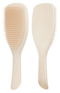 What it is: A large detangling hairbrush designed specifically for use in the shower, featuring a handle and no-slip design. What it does: This brush detangles without pulling, tugging or snagging hair. Its teeth glide effortlessly through all types of wet hair, making for an easy and painless experience. Plastic Made in the UK Hair Wishlist, Hair Brushes, Hair Stuff, Hair Brush Detangler, Tangle Teezer Brush, Hairbrush Tangle Teezer, Small Hairbrush, Girly Christmas Gifts, Tangle Teezer