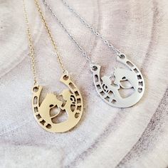 Silver/golden stainless steel horseshoe necklace - Children's birthday gift - Equine necklace for women and children for girls/boys - Horse jewelry 🔨 Craftsmanship, handmade by my little fairy fingers, and tailor-made chain of your choice. With a small bag offered with each sale. Horse riding passion pendant necklace for women and men horse lovers pendant, discreet and elegant necklace of 35 cm, 40 cm or 45 cm length of your choice. Pendant 2.5 cm long and 2 cm wide. Material: stainless steel. Man On Horse, Horseshoe Necklace, Horse Jewelry, Horse Lovers, Elegant Necklace, Small Pouches, Birthday Gifts For Kids, Elegant Necklaces, Horse Riding