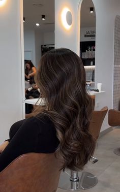 Hair Refresh, Beige Highlights, Brunette Balayage, Balayage Hair Dark, Hair Dark, Hair Stylies, Hair Tips