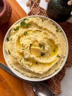 These creamy, fluffy garlic mashed potatoes are a must-have side dish for any holiday spread, with the fluffiest potatoes infused with garlic, thyme, and butter. If you’re looking for a show-stopping mashed potatoes recipe for Thanksgiving, Christmas, or any other special occasion dinner, you just found it. Sanford Profile, Garlic Photo, Vegan Mashed Cauliflower, Wild Rose Detox Recipes, Mashed Cauliflower Recipe, Fuel Station, Vegan Mashed Potatoes, Homemade Mashed Potatoes, Cauliflower Mashed Potatoes