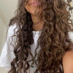 Kiara Carrera Core Aesthetic, Kiara Aesthetic, Curly Girl Aesthetic, Outer Banks Aesthetic, Banks Aesthetic, Hairdos For Curly Hair