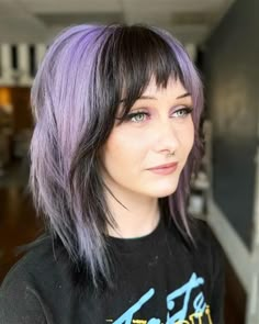 Short Hair Edgy Hairstyles, Hair Color Ideas Round Face, Edgy Color Block Hair, Black And White Hair Color Short, Edgy Hair With Bangs, Black And Lilac Hair, Half Colored Bangs, Purple Shag Hair, Short Hair Cuts For Women With Bang