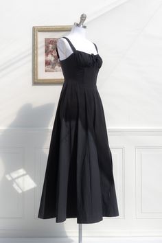 long black cottagecore dress - corset bust, shoulder straps, elegant cottage core dress for fall. 3/4 side view. French Style Dresses, Cottagecore Dresses, Tea Length Skirt, Summer Day Dresses, Ethereal Dress, Linen Sundress, Travel Culture, Valentine Dress, Boned Bodice